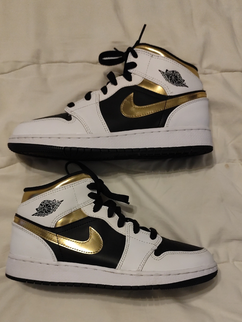 Jordan Boys' Black and White Sneakers